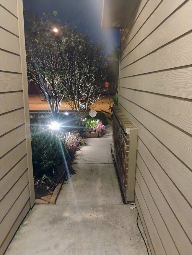 Building Photo - 10838 Harston Dr
