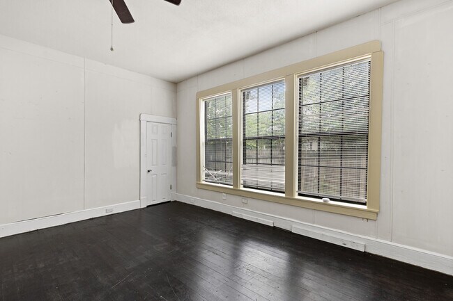 Building Photo - 3007 Parrott Ave
