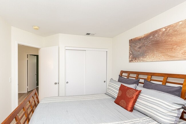 Building Photo - ***CHARMING CHULA VISTA 4/2 HOME, PET FRIE...