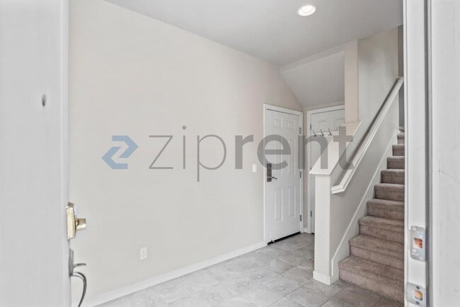 Building Photo - 2077 Kiwi Walkway