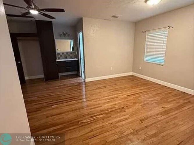 Building Photo - 4301 SW 60th Pl