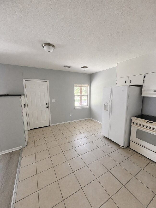 Building Photo - 1BR/1BA Dade City Duplex Near the Withlacoochee River