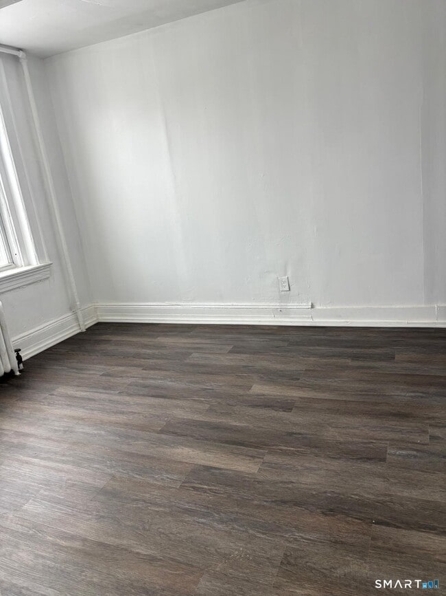 Building Photo - 86 Pequonnock St