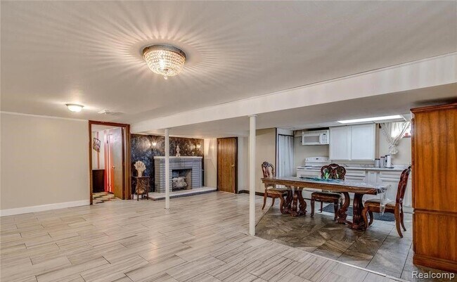 Building Photo - 528 Cardwell St