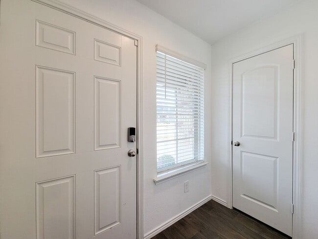 Building Photo - Welcome to your next home in the heart of Downtown Cleveland, Texas! This inviting 3-bedroom, 2-b...