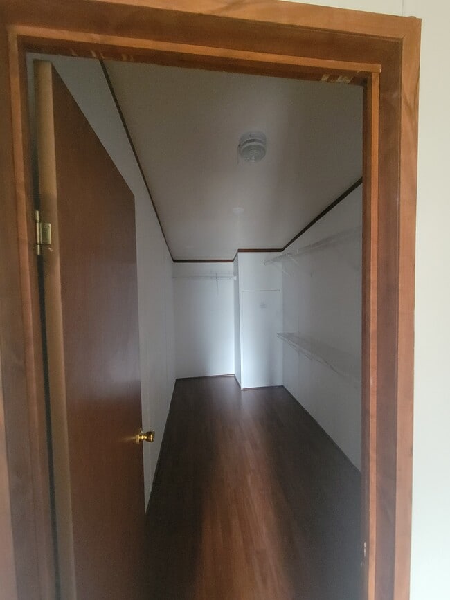 Building Photo - 427 4th St