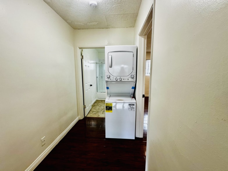 Building Photo - 719 N Kingsley Dr