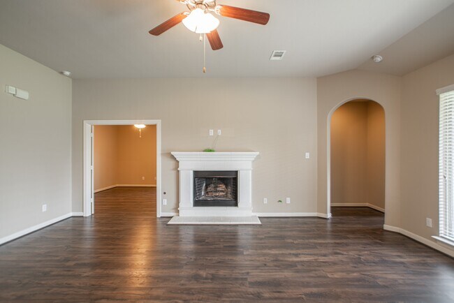 Building Photo - 99 West Wading Pond Circle