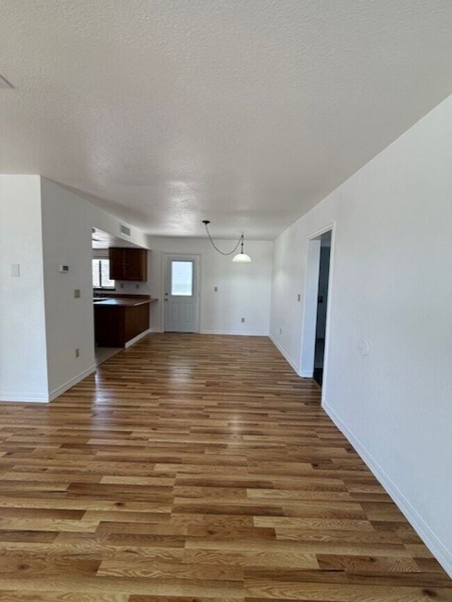 Building Photo - 1324 S Ocotillo Dr