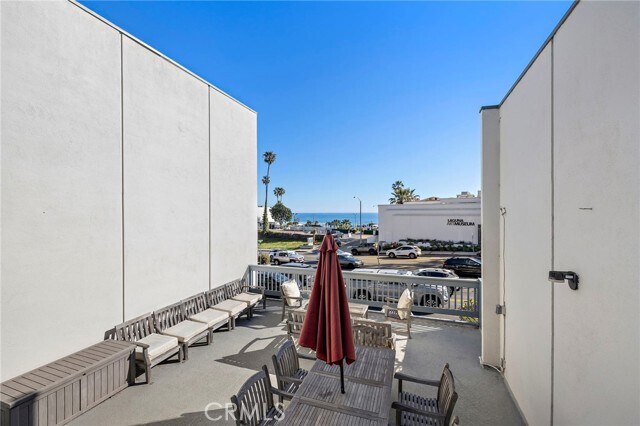 Building Photo - 245 Aster St