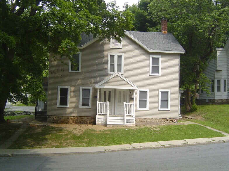 Building Photo - 302 Silver St