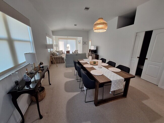Building Photo - Lovely Villa in Gated Community in Venice