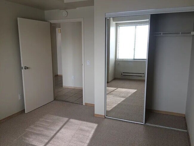 Building Photo - "Charming 1-Bedroom Oasis in the Heart of Oakland – Your Perfect Urban Retreat Awaits!"