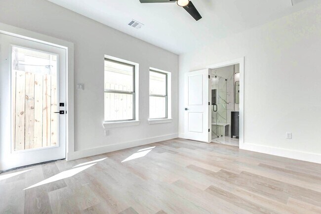 Building Photo - 5636 Dolores St