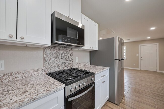 Building Photo - 4111 Beggs St