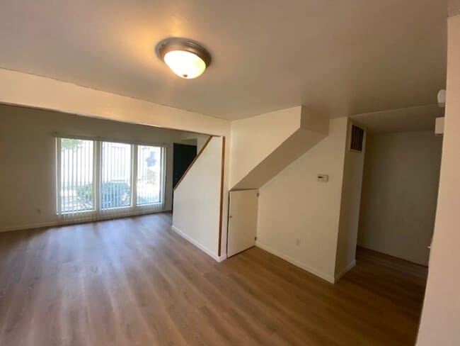 Building Photo - 2 Bedroom with an Additional Bonus Room Upstairs
