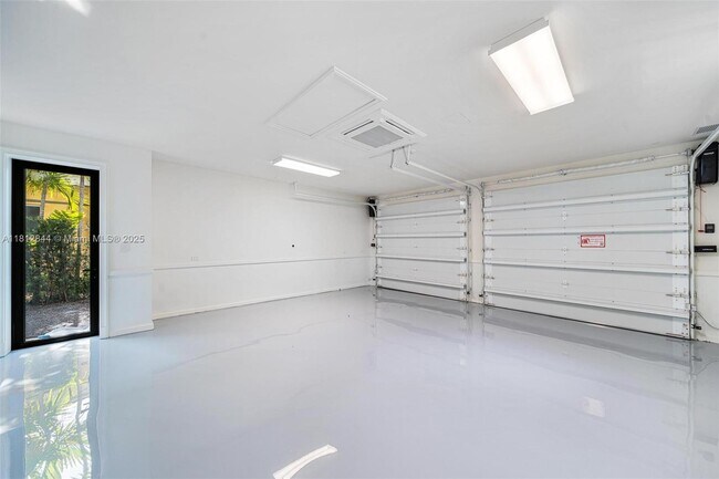 Building Photo - 10241 E Broadview Dr