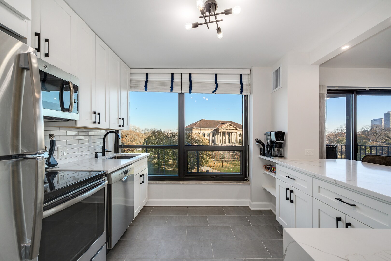 Building Photo - 2020 N Lincoln Park W