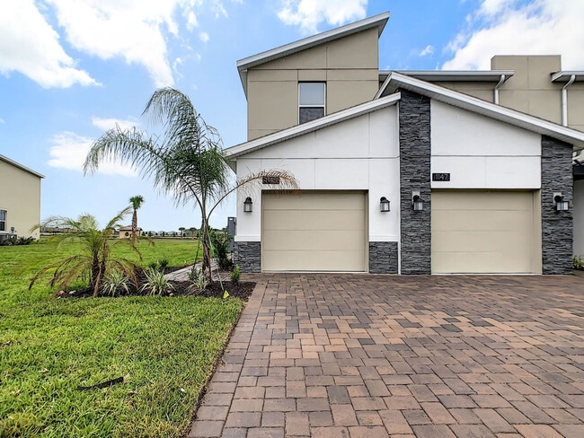 Building Photo - 1520 Oasis Club Blvd