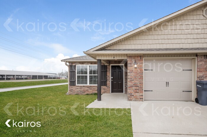 Building Photo - 3893 Thomas St