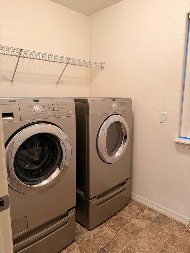 Building Photo - Home in the Landings