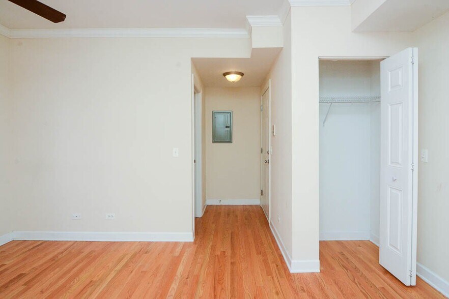 Building Photo - 3237 N Clifton Ave