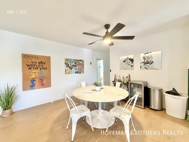 Building Photo - 1102 11th St