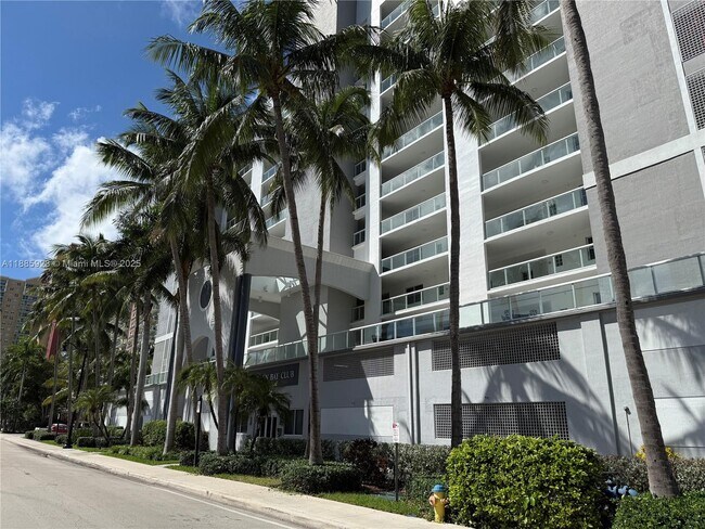 Building Photo - 17050 N Bay Rd