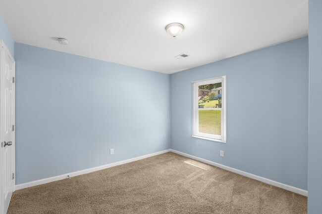 Building Photo - 2931 Diana Dr SW