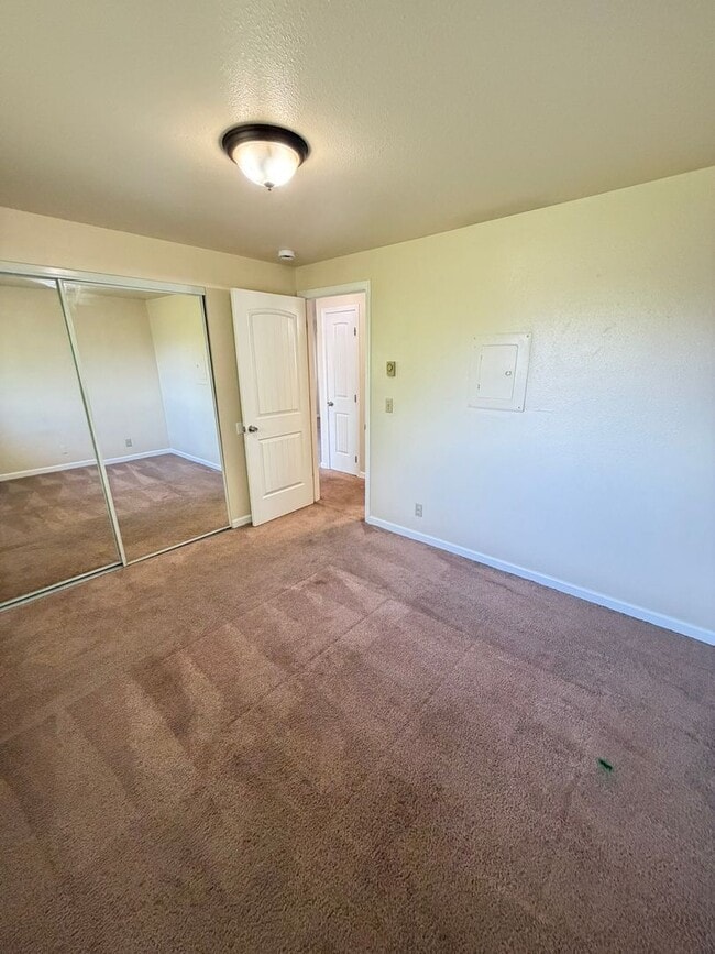 Building Photo - Recently Remodeled Two Bedroom Apartment With Canal Views and Private Balcony!