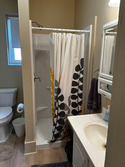 Building Photo - 583 Mill St