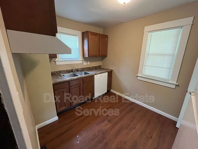 Building Photo - 2556 Freeman Ave
