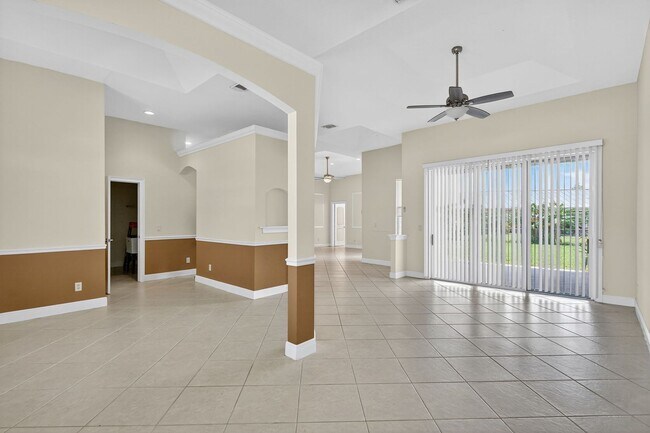 Building Photo - Large and Clean home on a corner lot. 3 Be...