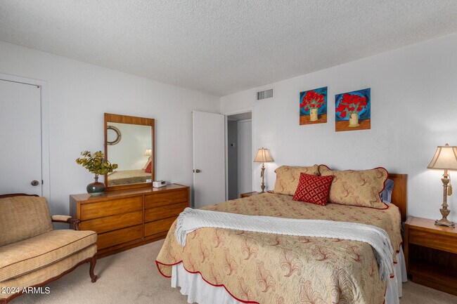 Building Photo - 16336 E Palisades Blvd