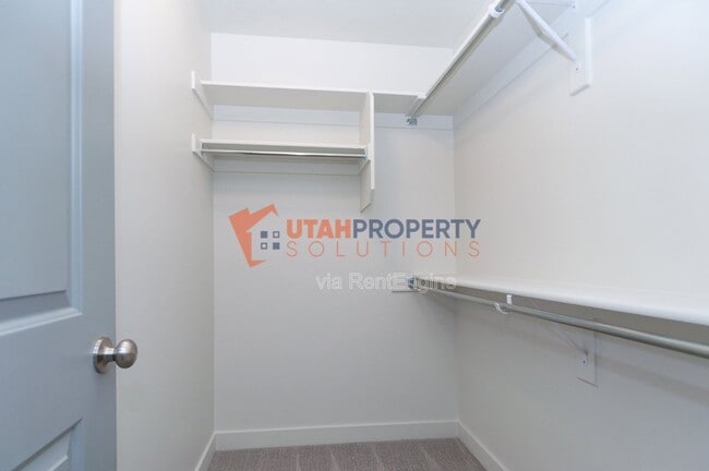 Building Photo - 974 W 500 S