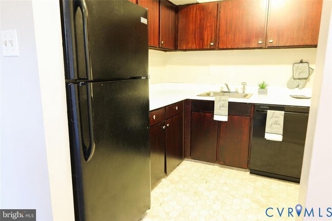 Building Photo - 3221 Hunters Mill Dr