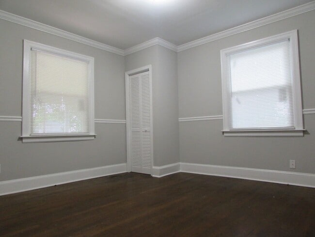 Building Photo - Cute Renovated 3 Bed/1 Bath Home - Large Y...