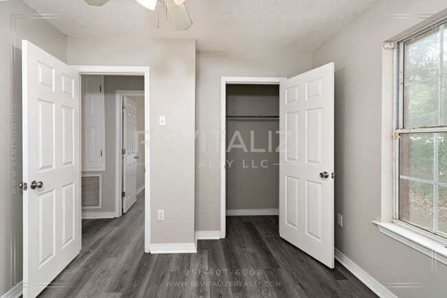 Building Photo - Newly Renovated Brick Home!