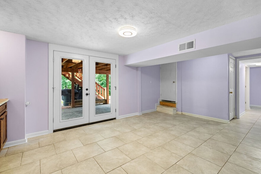 Dinning area French Door - 512 River Rouge Dr