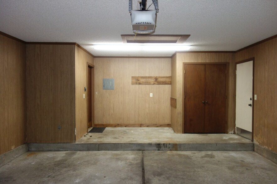 Building Photo - 7318 S Darlington Ave