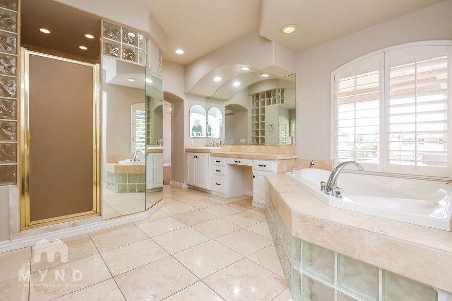 Building Photo - 1501 E Treasure Cove Dr