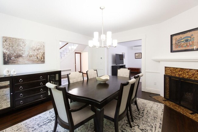 Building Photo - 557 Martling Ave