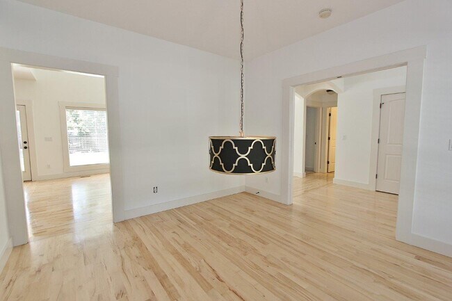 Building Photo - 4325 N McKinley Pk Ave