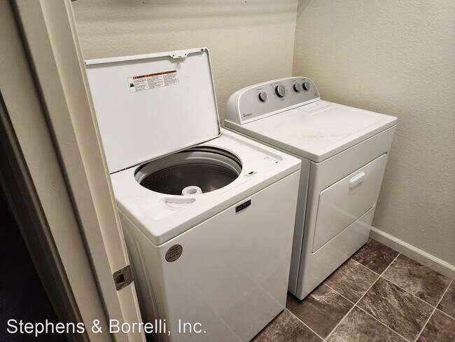 Building Photo - 3 br, 2 bath House - 308 Strands Court