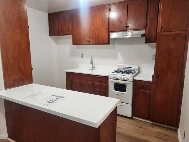 Building Photo - 6416 Woodley Ave