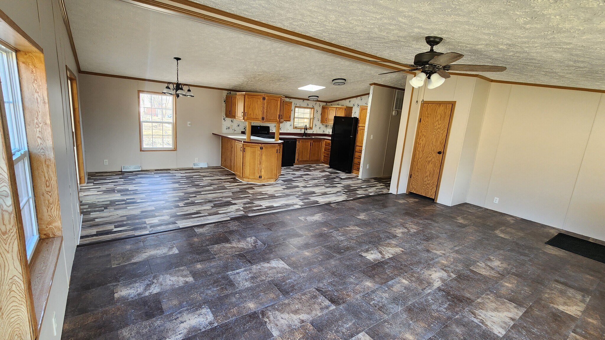 Building Photo - 433 N Crotty Ln