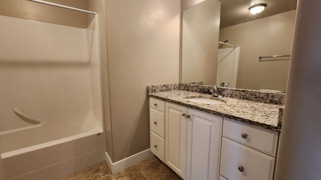 Building Photo - 576 N 220 E