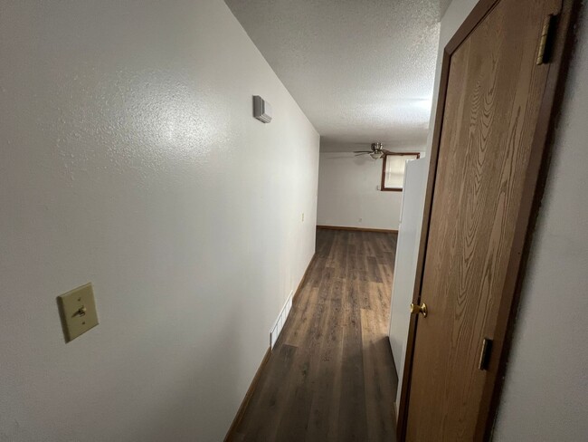 Building Photo - Lower Level Unit in Duplex For Rent