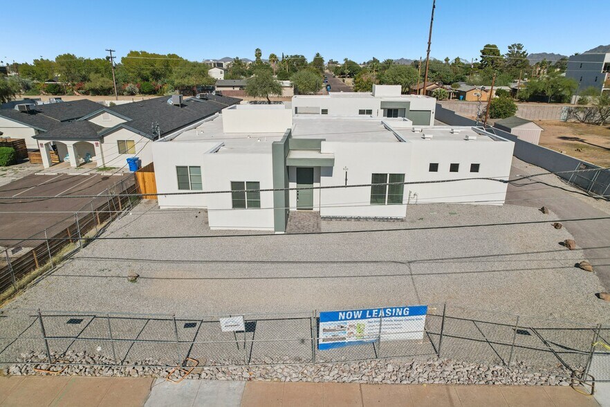 Building Photo - 910 E Roma Ave