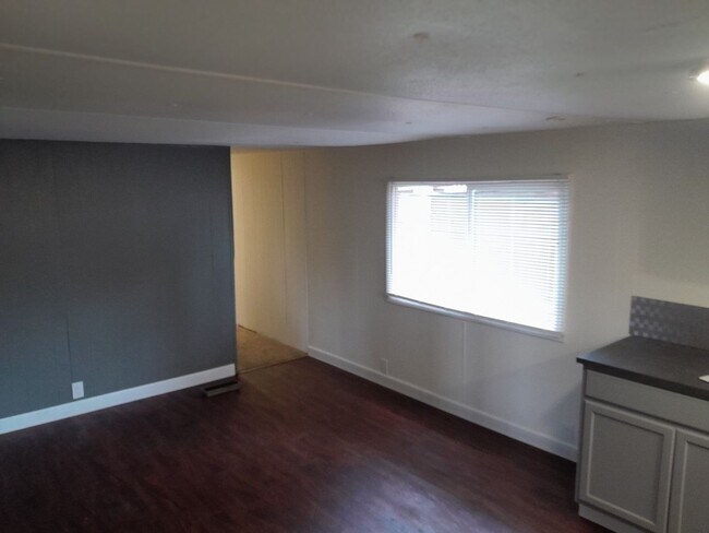 Building Photo - 1/2 off 1st Month's Rent ! Country Setting Single Wide Manufactured Home Silverbrook RV Park